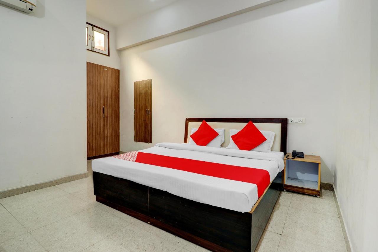 OYO 72429 New Abhinandan Hotel Amroha Buitenkant foto