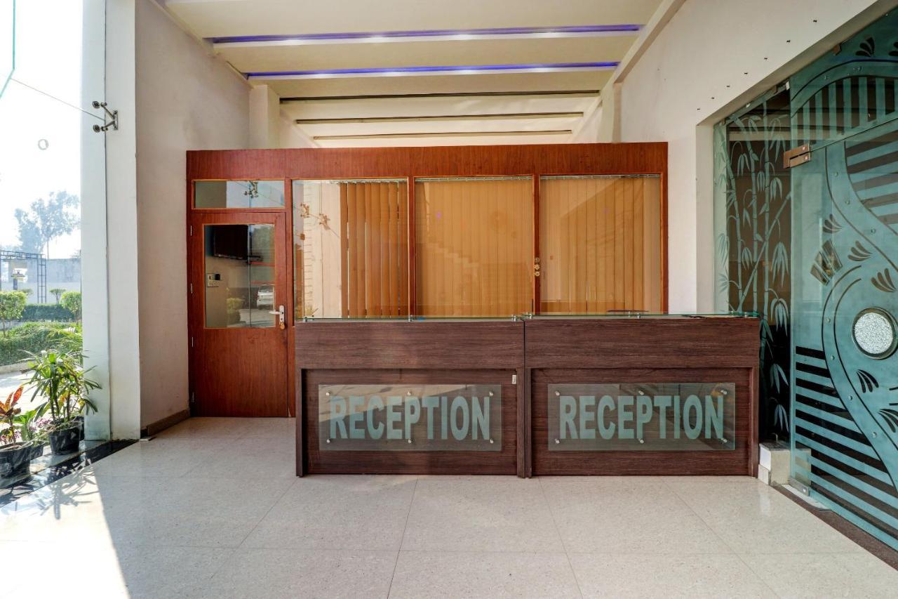 OYO 72429 New Abhinandan Hotel Amroha Buitenkant foto
