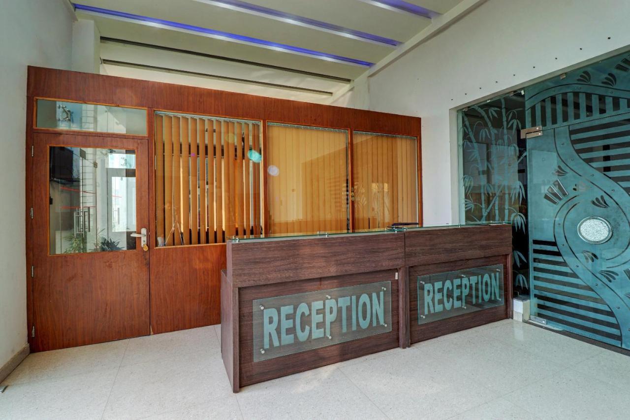 OYO 72429 New Abhinandan Hotel Amroha Buitenkant foto
