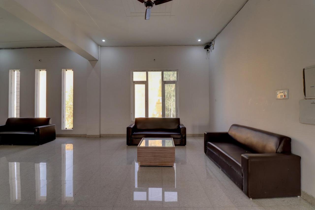 OYO 72429 New Abhinandan Hotel Amroha Buitenkant foto